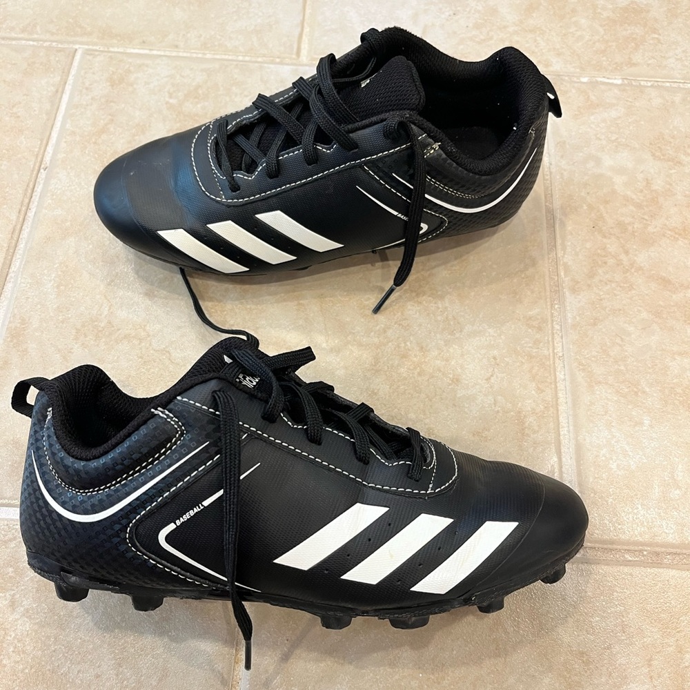 Adidas baseball cleats size 3.5 boys